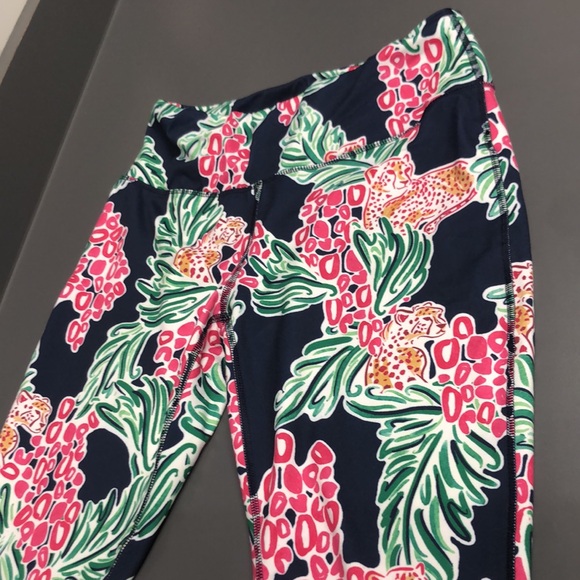 ⬇️⭐️ Crown&Ivy Women’s Medium Athletic Leggings - Picture 6 of 9